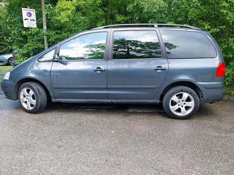 Grau Gebraucht 2008 VW Sharan Van / Kleinbus | 3.000 € (Guter Preis) - Bild 1/4