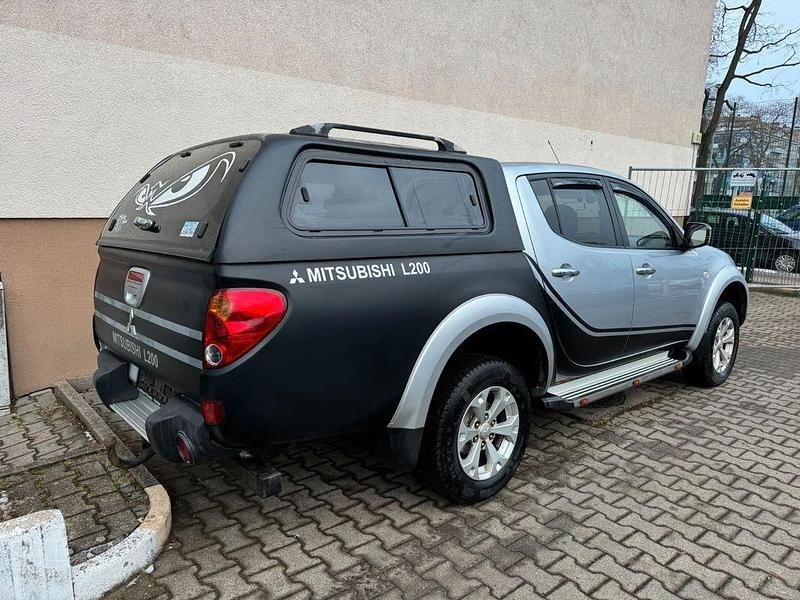Gebraucht Mitsubishi L200 Intense 178 PS (130 kW) 2013 Silber Abholung