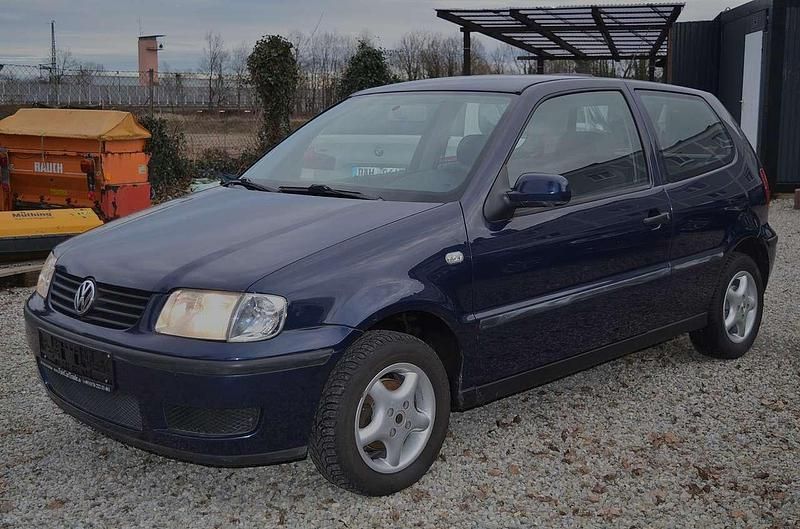 Blau Gebraucht 2001 VW Polo Match Limousine | 1.650 € - Bild 1/4