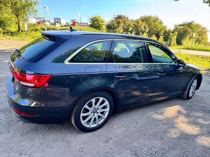Grau Gebraucht 2017 Audi A4 Sport Kombi | 14.700 € (Superpreis) - Bild 1/4