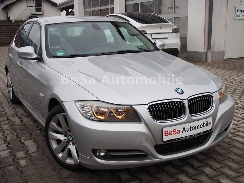 Silber Gebraucht 2011 BMW 318 Comfort Edition Limousine | 7.990 € (Etwas zu teuer) - Bild 1/4