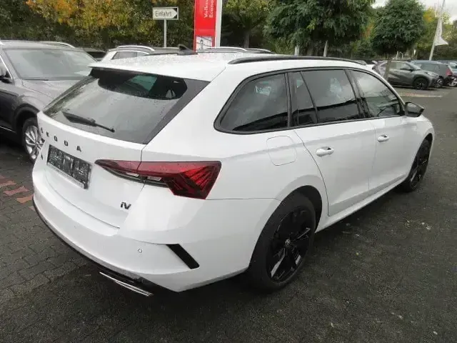 Gebraucht Skoda Octavia RS 245 PS (180 kW) 2022 Moonweiß (metallic) Kombi