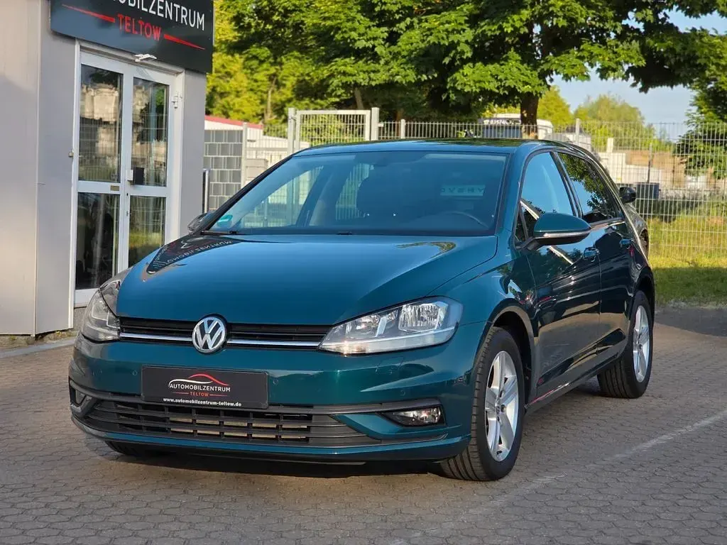 Second-hand VW Golf VII Trendline 110 CP (80 kW) 2017 Verde Berlinǎ