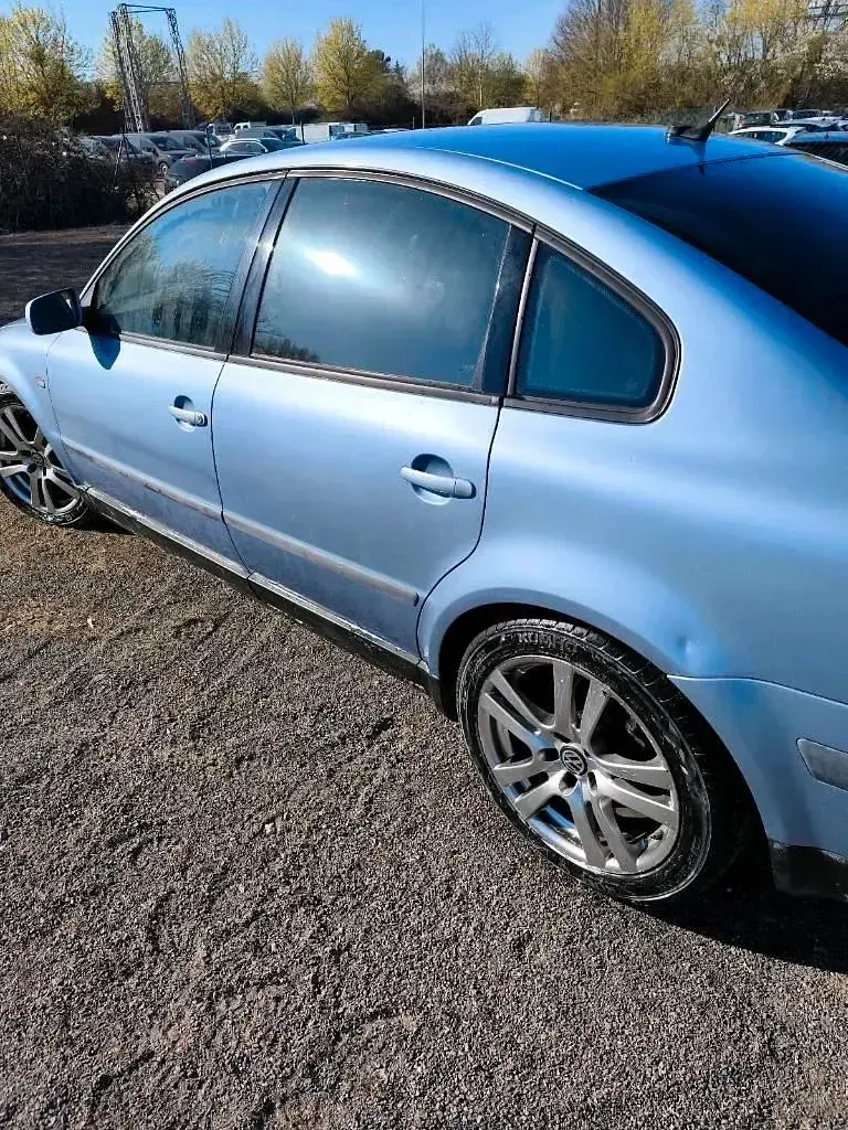 Gebraucht VW Passat 125 PS (91 kW) 1999 Blau Limousine