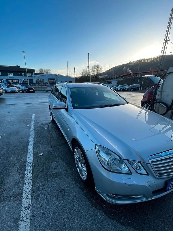 Gebraucht Mercedes E350 265 PS (194 kW) 2012 Silber Kombi