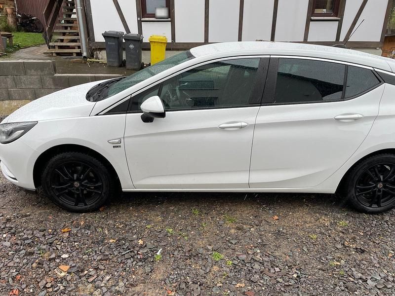 Gebraucht Opel Astra 105 PS (77 kW) 2019 Weiß Kleinwagen