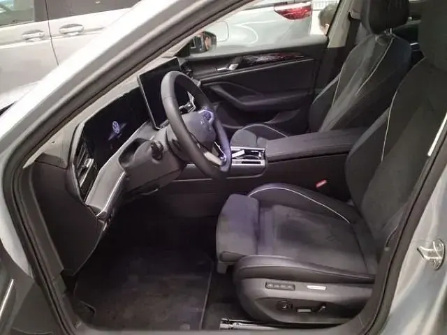 Brugt VW Passat Elegance 150 HK (110 kW) 2025 Sølv Stationcar