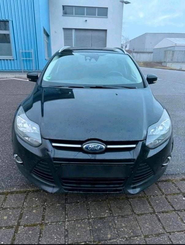 Second-hand Ford Focus 125 CP (91 kW) 2012 Negru Berlinǎ