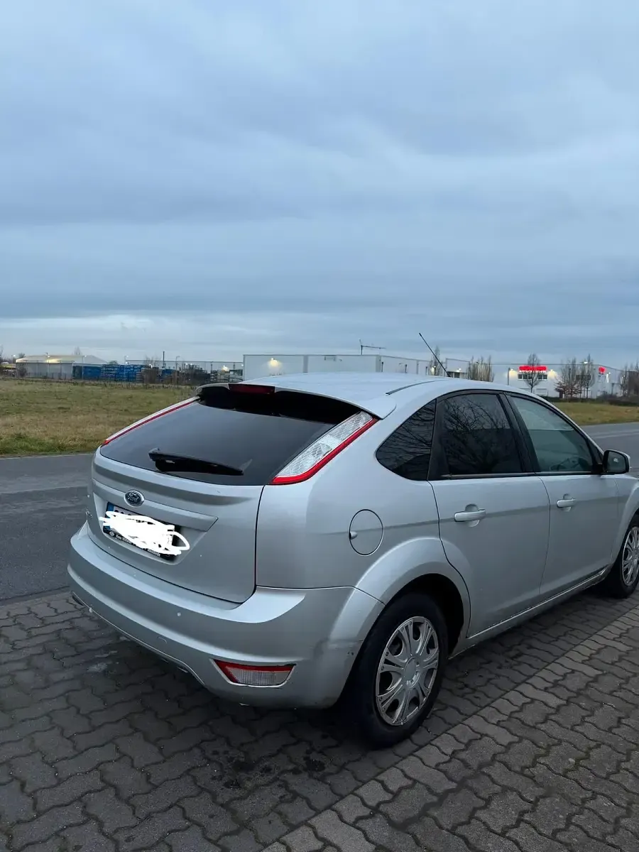 Gebraucht Ford Focus Style 101 PS (74 kW) 2009 Silber Limousine