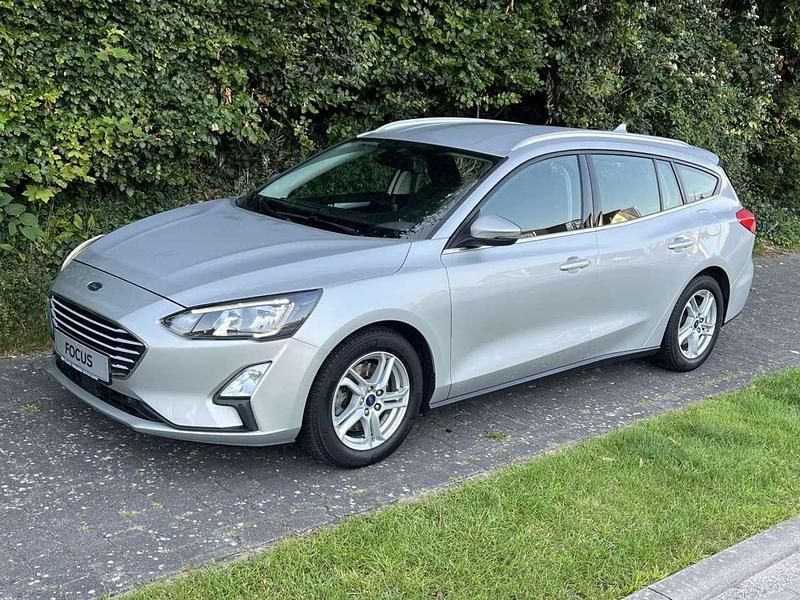 Silber Gebraucht 2019 Ford Focus Cool & Connect Limousine | 12.850 € (Fairer Preis) - Bild 1/4