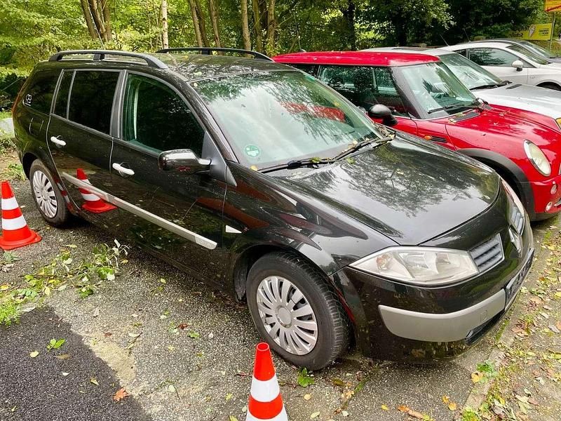 Schwarz Gebraucht 2005 Renault Mégane GrandTour Dynamique Kombi | 1.950 € (Teuer) - Bild 1/4