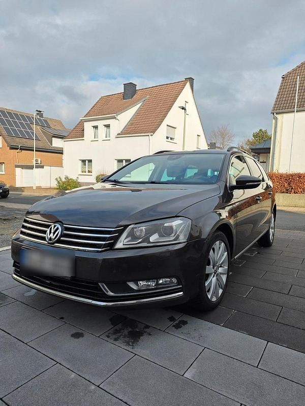 Gebraucht VW Passat Comfortline 140 PS (102 kW) 2012 Braun Kombi