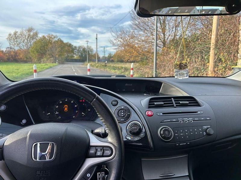 Rot Gebraucht 2006 Honda Civic Comfort Limousine | 4.199 € (Fairer Preis) - Bild 1/4