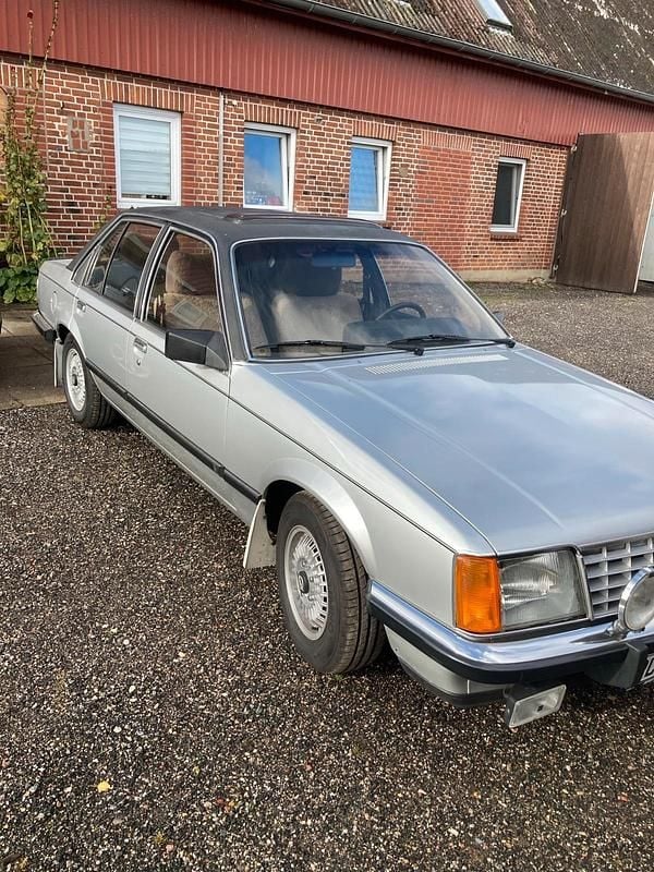 Silber Gebraucht 1982 Opel Commodore Limousine | 5.800 € - Bild 1/4