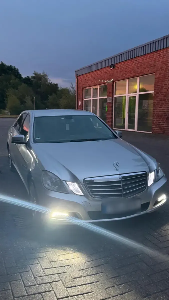 Gebraucht Mercedes E220 170 PS (125 kW) 2009 Silber Limousine