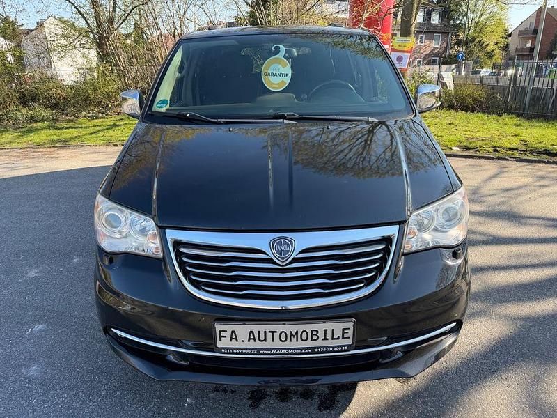 Gebraucht Lancia Voyager Platinum 178 PS (130 kW) 2013 Schwarz Van / Kleinbus