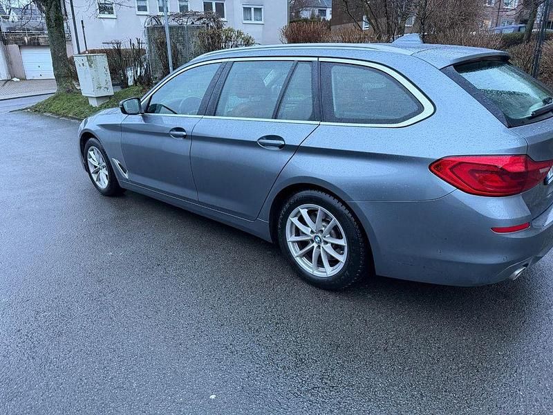 Gebraucht BMW 520 190 PS (139 kW) 2019 Blau Kombi