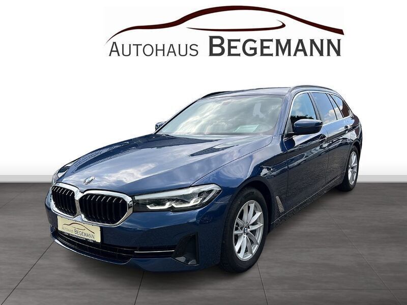 Blau Gebraucht 2022 BMW 520 Limousine | 36.400 € (Fairer Preis) - Bild 1/4