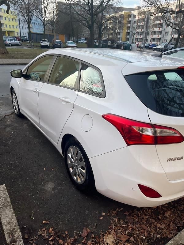 Gebraucht Hyundai i30 110 PS (80 kW) 2016 Weiß Kombi