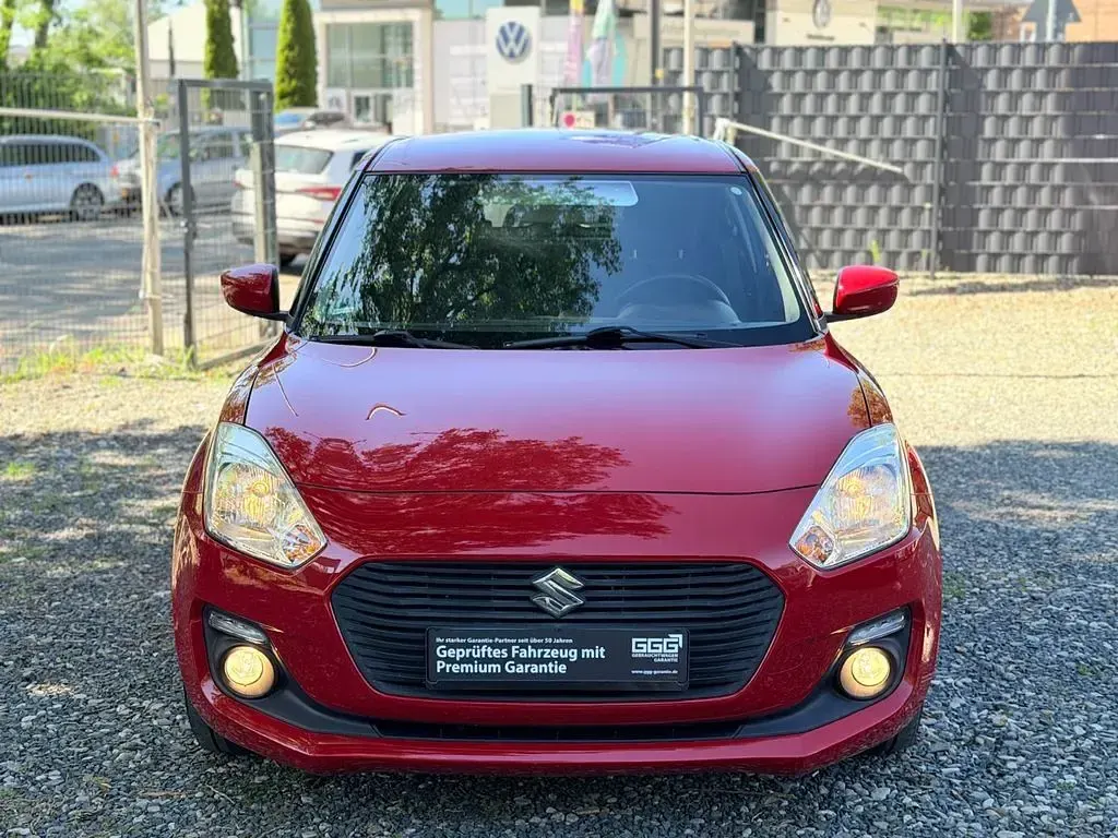 Usado Suzuki Swift Comfort 111 CV (81 kW) 2017 Rojo Utilitario