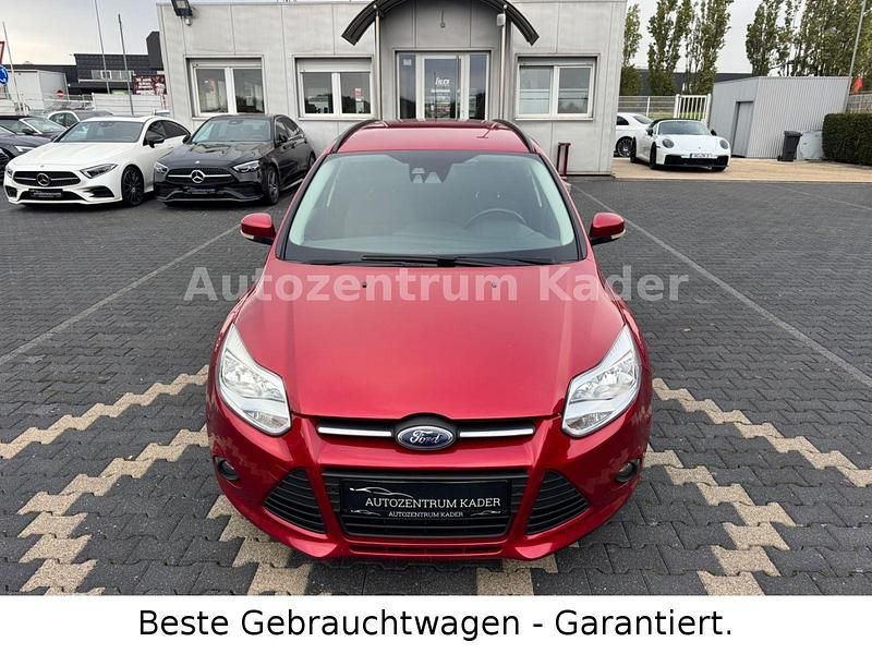 Gebraucht Ford Focus SYNC Edition 116 PS (85 kW) 2013 Red candy/candy red Kombi