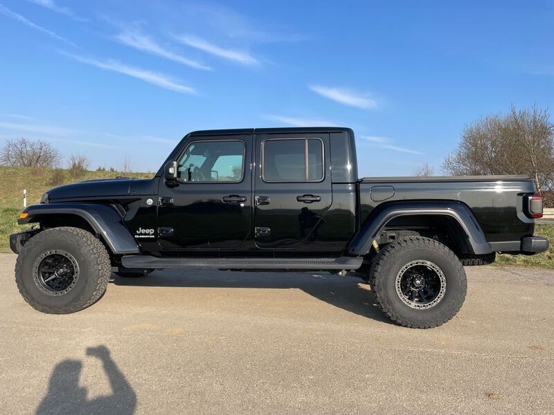 Schwarz Gebraucht 2022 Jeep Gladiator Overland SUV | 67.500 € (Teuer) - Bild 1/4