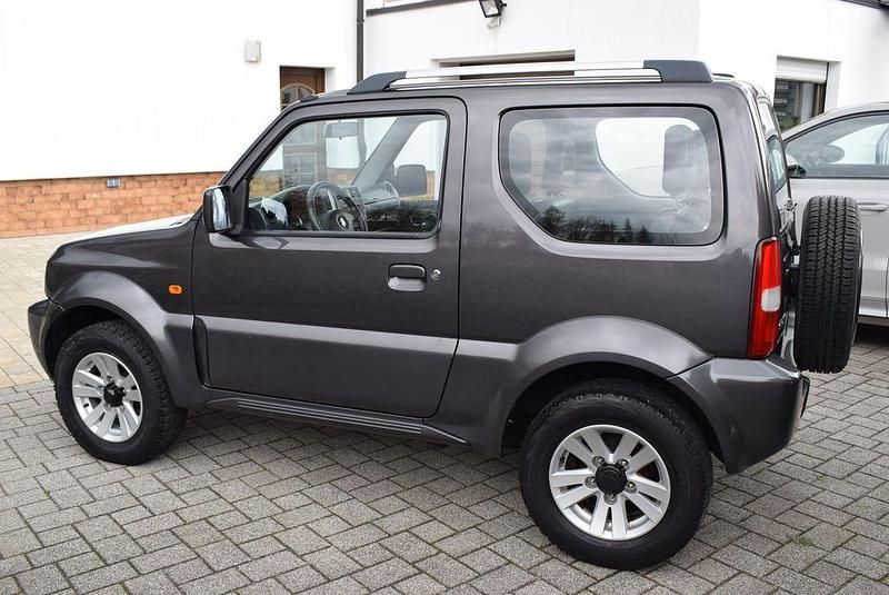 Usado Suzuki Jimny Style 86 HP (63 kW) 2012 Cinzento SUV