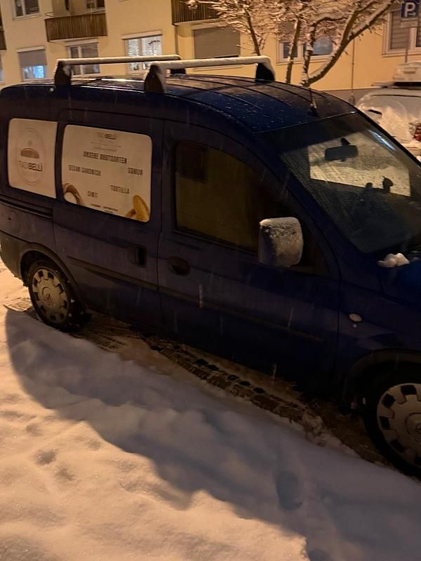 Usata Opel Combo 90 CV (66 kW) 2006 Blu Monovolume