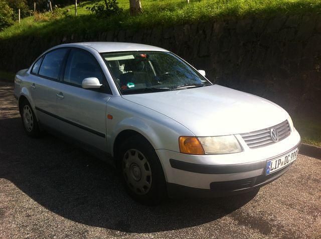 Gebraucht VW Passat 125 PS (91 kW) 1997 Silber Limousine