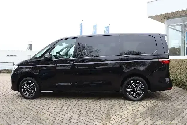 Używany VW Multivan Basis 150 KM (110 kW) 2024 Czarny Minivan