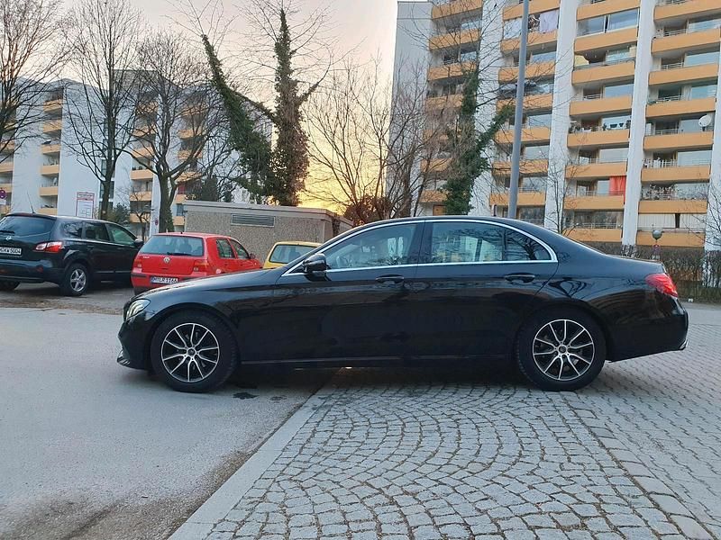 Gebraucht Mercedes E200 Avantgarde 160 PS (117 kW) 2020 Schwarz Limousine
