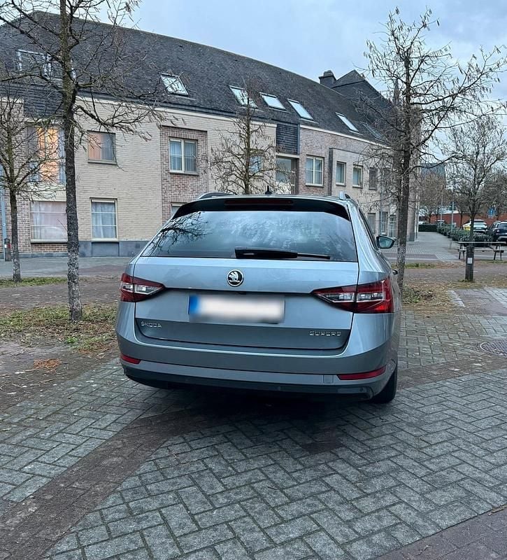 Gebraucht Skoda Superb 2018 Grau Kombi