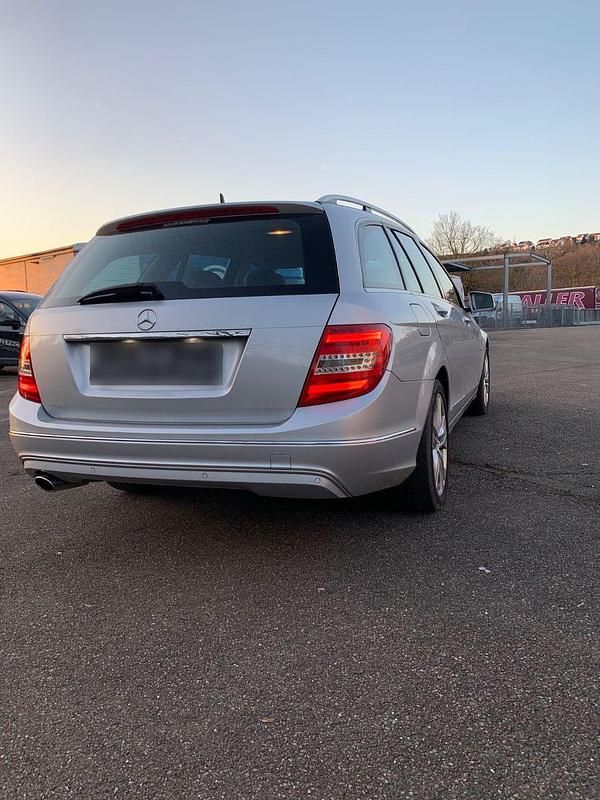 Gebraucht Mercedes C220 170 PS (125 kW) 2011 Grau Kombi