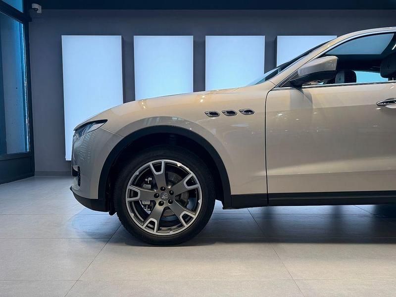 Gebraucht Maserati Levante 275 PS (202 kW) 2018 Gold SUV
