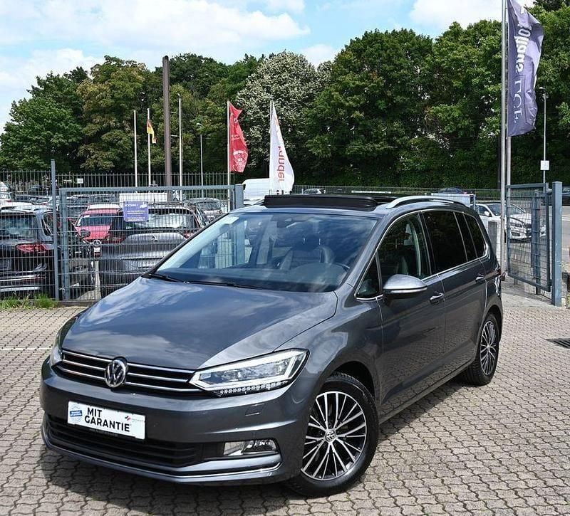 Indiumgrau metallic Gebraucht 2016 VW Touran Highline Van / Kleinbus | 22.887 € (Fairer Preis) - Bild 1/4