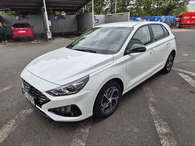 Weiß Gebraucht 2021 Hyundai i30 Edition 30 Limousine | 14.999 € (Fairer Preis) - Bild 1/4