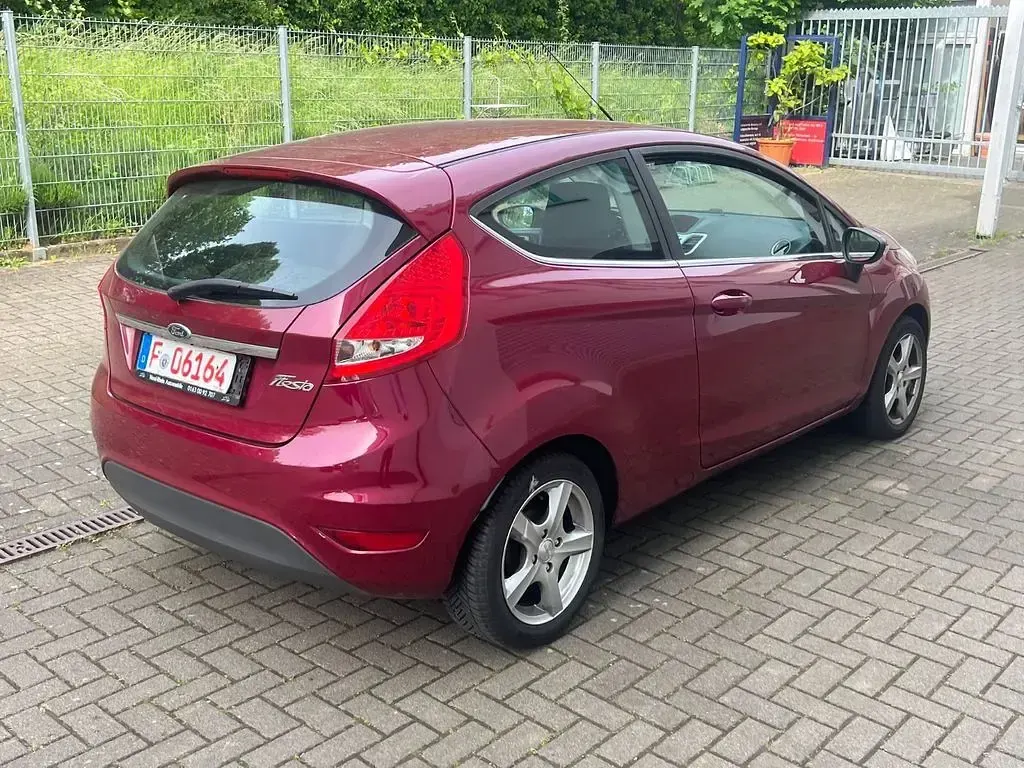 Brugt Ford Fiesta Titanium 82 HK (60 kW) 2012 Lilla Sedan