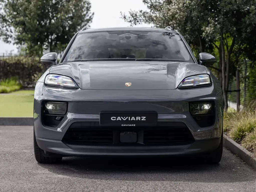 Gebraucht Porsche Macan 4 Electric Chrono 300 kW (408 PS) 2025 Grau SUV