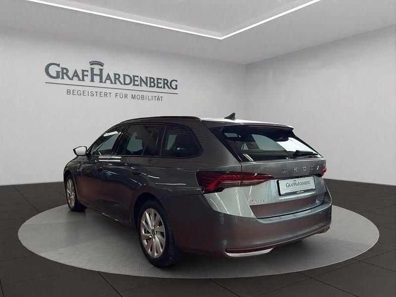 Gebraucht Skoda Octavia Selection 150 PS (110 kW) 2025 Grau Kombi