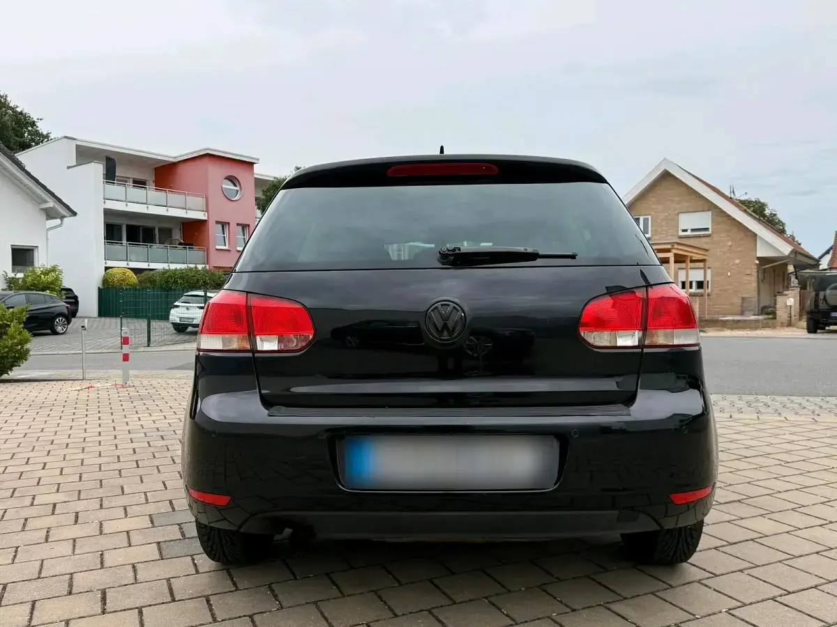 Gebraucht VW Golf VI 105 PS (77 kW) 2010 Schwarz Kleinwagen