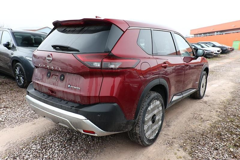 Neu Nissan X-Trail Tekna 213 PS (156 kW) 2025 Tinted red metallic SUV