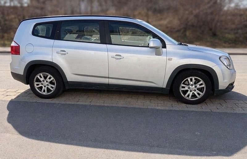 Gebraucht Chevrolet Orlando LS 141 PS (103 kW) 2011 Silber Van / Kleinbus