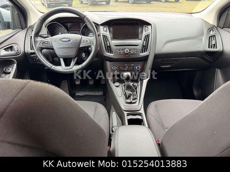 Gebraucht Ford Focus Trend 101 PS (74 kW) 2016 Polarsilber metallic Kombi