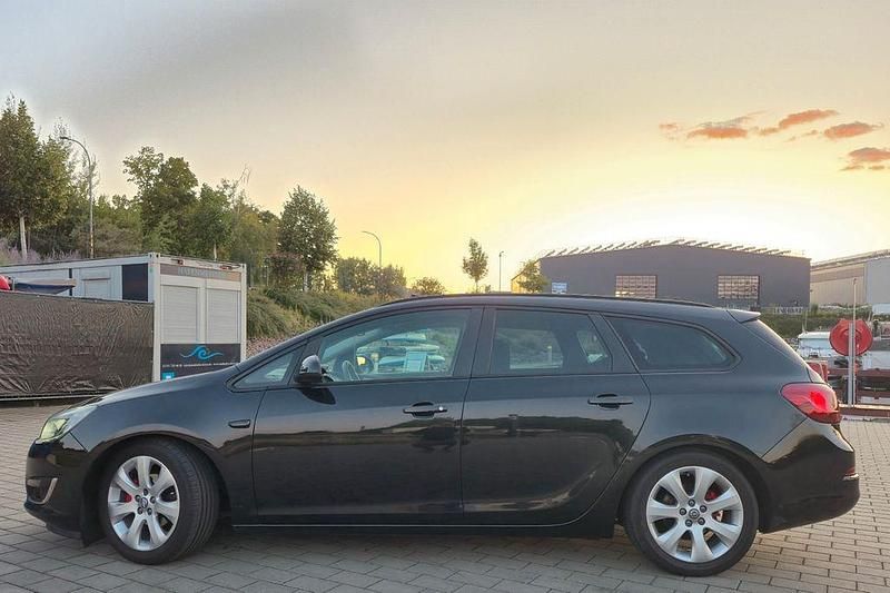 Gebraucht Opel Astra 140 PS (102 kW) 2013 Schwarz Kombi