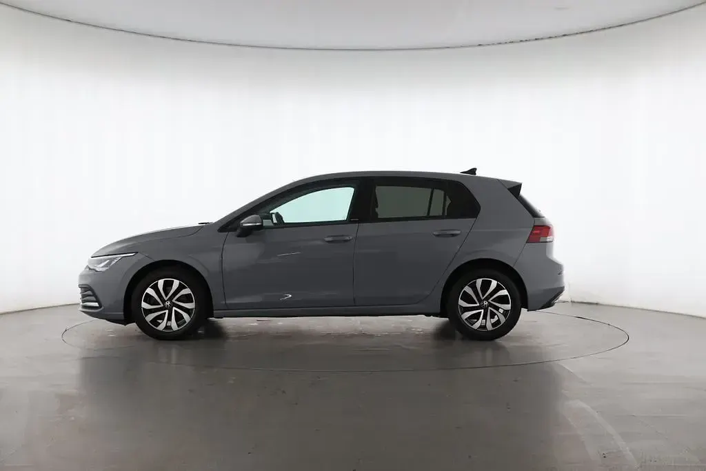 Gebraucht VW Golf VIII Active 110 PS (80 kW) 2021 Mondsteingrau Limousine