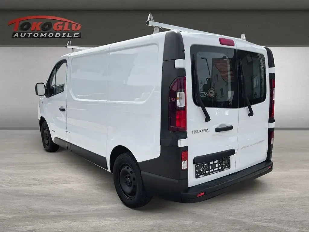 Gebraucht Renault Trafic Komfort 116 PS (85 kW) 2015 Weiß Van / Kleinbus