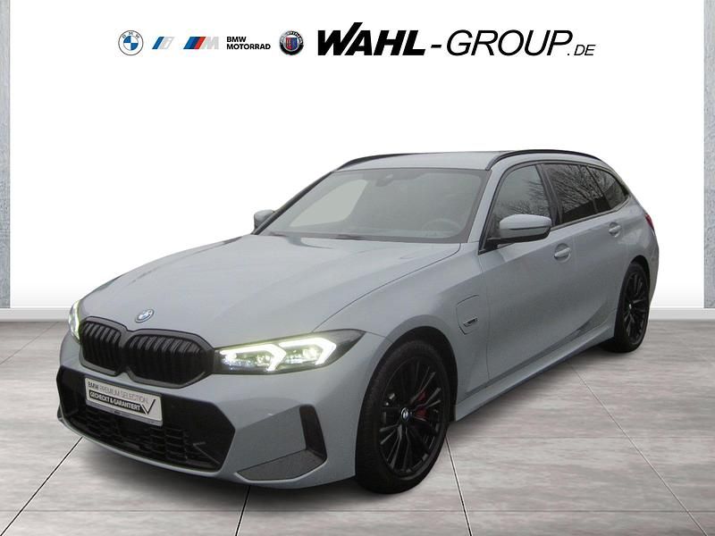 Grau Gebraucht 2022 BMW 330e M Sport Kombi | 36.890 € (Teuer) - Bild 1/4