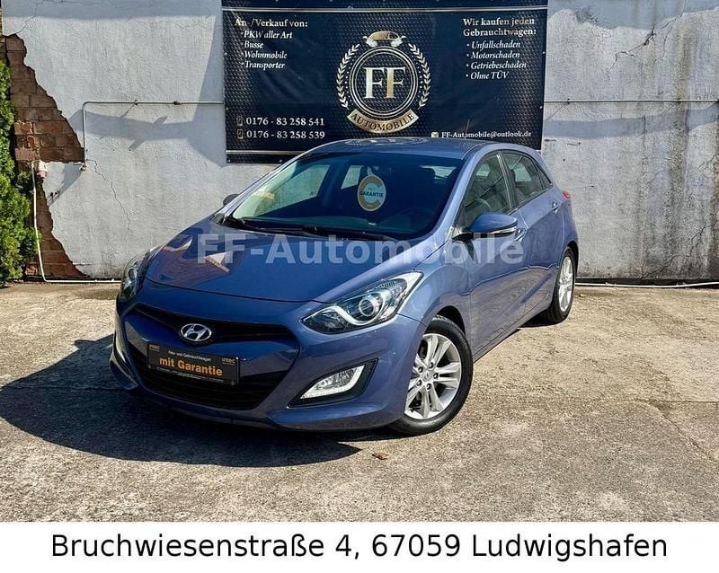 Grau Gebraucht 2013 Hyundai i30 Style Limousine | 7.299 € (Guter Preis) - Bild 1/4
