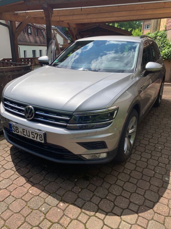 Grau Gebraucht 2016 VW Tiguan Comfortline SUV | 17.200 € (Superpreis) - Bild 1/4