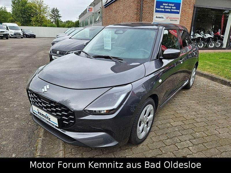 Grau Gebraucht 2025 Suzuki Swift Comfort Limousine | 16.790 € (Fairer Preis) - Bild 1/4